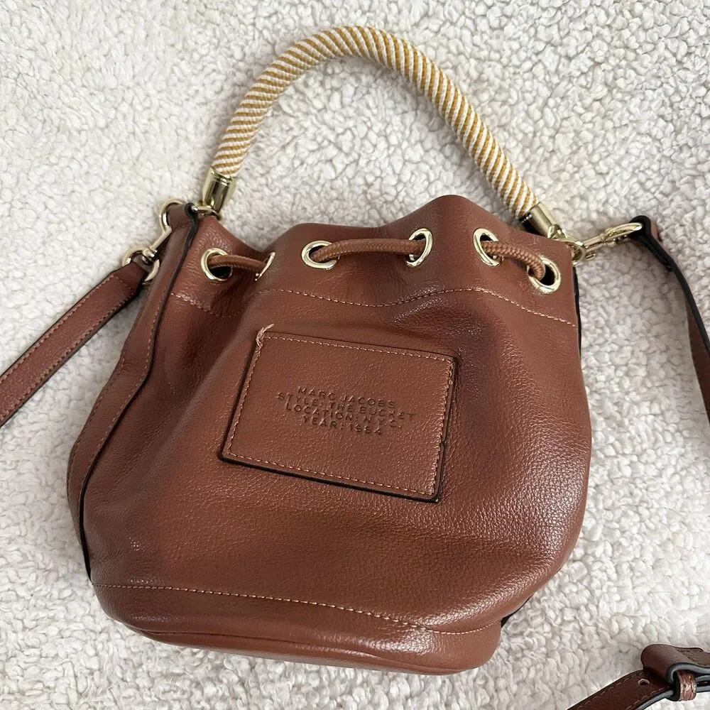 The Bucket Marc Jacobs Full Grain Leather Brown Compact Purse Bag - Picture 3 of 8
